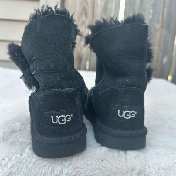 UGG Kids Classic Bailey Button II Black Ankle Boots Size 9 - Picture 2 of 9